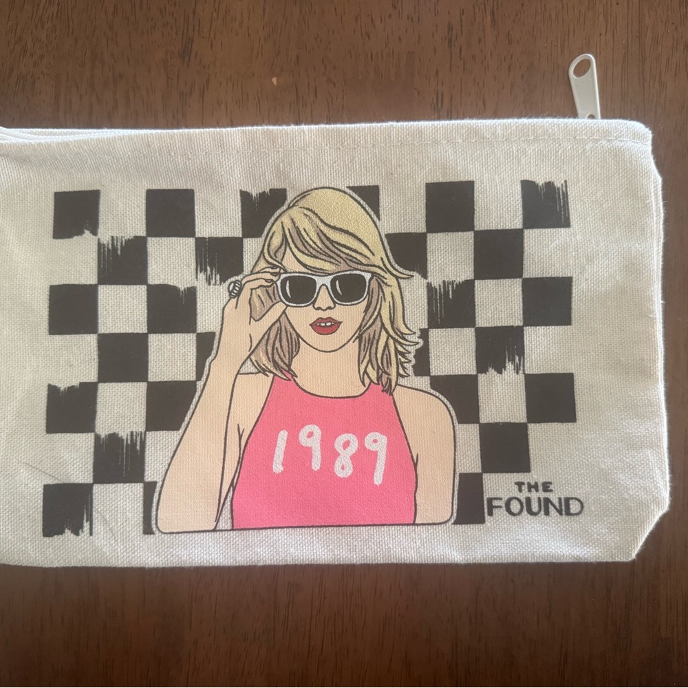 Taylor 1989 Pouch - Picture 2 of 4